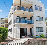 Quiet location across from waterfront - South Esp Bongaree - Palm Beach Accommodation