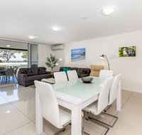 First Floor Air Conditioned Free Wi-Fi - Palm Beach Accommodation