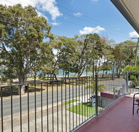 First floor unit close to shops park and waterfront - Palm Beach Accommodation
