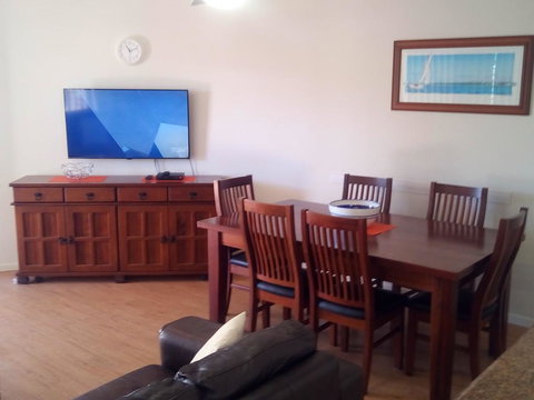 The Apartments Kings Beach Surfside - Palm Beach Accommodation 2