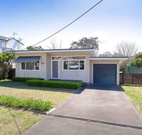 'Shoalz' 28 Rigney Street - Renovated Pet Friendly Cottage  Boat Parking - Palm Beach Accommodation