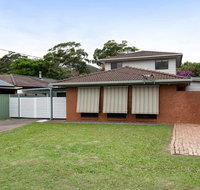 'Willows At The Bay' 111 Horace St - Large House with Aircon WIFI and Boat Parking. - Palm Beach Accommodation