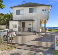 'Yacaaba' Beautiful Waterfront Location - Palm Beach Accommodation