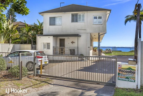 'Yacaaba' Beautiful Waterfront Location - Palm Beach Accommodation 0