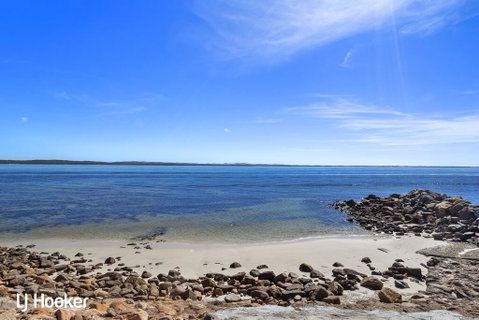 'Yacaaba' Beautiful Waterfront Location - Palm Beach Accommodation 3