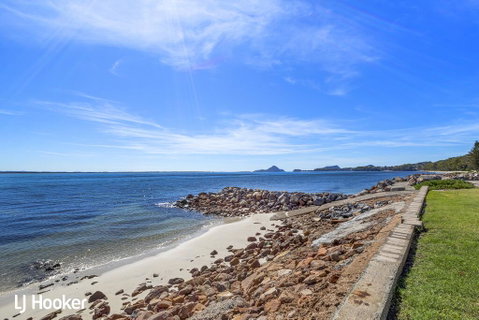 'Yacaaba' Beautiful Waterfront Location - Palm Beach Accommodation 1