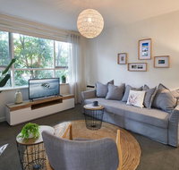 1 Bedroom Apt With Parking Stroll to Elwood Beach - Palm Beach Accommodation