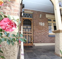 123 Hill St Heart of Orange Double Brick - Palm Beach Accommodation