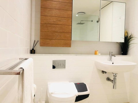 1Bed 1Study Apt With City View &NEW YEAR Firework - Palm Beach Accommodation 2