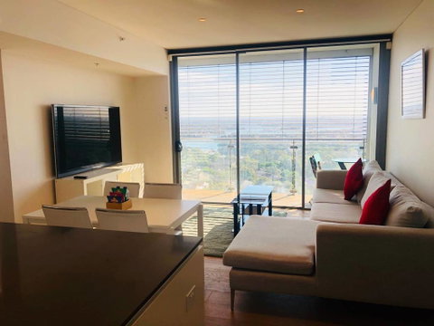 1Bed 1Study Apt With City View &NEW YEAR Firework - Palm Beach Accommodation 1