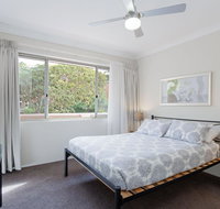 2 'Bronte Court' 17 Magnus Street - air con complex pool and centrally located - Palm Beach Accommodation