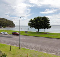 2 'Little Hut' 20 Kurrawa Close - Stunning water views of Little Beach - Palm Beach Accommodation