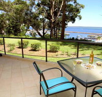 2 'Magnus Pines' 52-56 Magnus Street - stunning unit with aircon water views  foxtel - Palm Beach Accommodation
