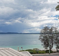 2 'Sunnie Belle' 3 Victoria Parade- water views over Nelson Bay foreshore - Palm Beach Accommodation