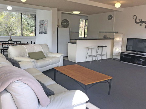 2 'Villa Ellisa', 8-10 Columbia Cl - Beautiful Water Views & Directly Across To Little Beach - Palm Beach Accommodation 1