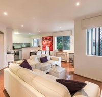 2 Bedroom with Parking  AC Close To Beach  City - Palm Beach Accommodation