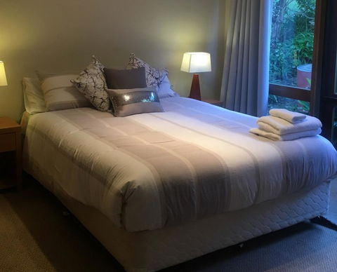 2 Degrees Of Separation - Palm Beach Accommodation 2