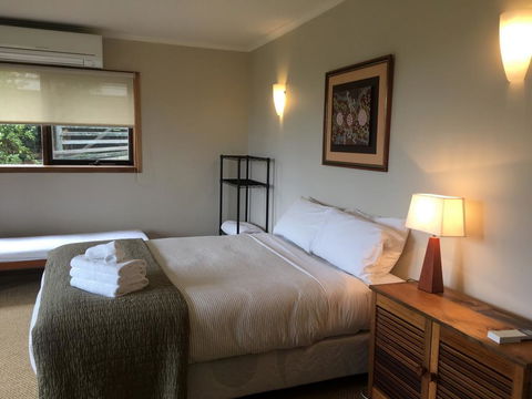 2 Degrees Of Separation - Palm Beach Accommodation 3