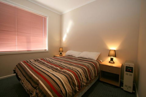 2 Munyang Street, Jindabyne - Palm Beach Accommodation 3