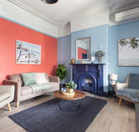 2-Bed Apartment Metres From Coogee Beach and Dining - Palm Beach Accommodation