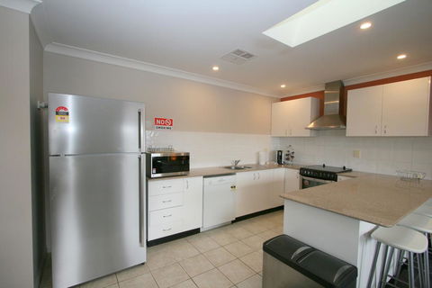 2/17 Jillamatong Street - Palm Beach Accommodation 2