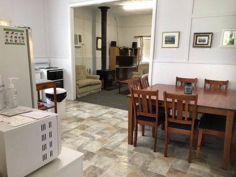 CASS Cottage - Palm Beach Accommodation 1