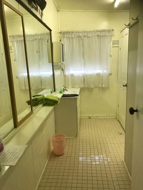 CASS Cottage - Palm Beach Accommodation 3