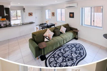 Coomera Comfort Lodge Near Theme Park & Westfield with Palm Beach Accommodation