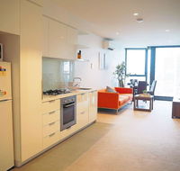 2Bed 1Bath Cozy Apartment in CBD - Palm Beach Accommodation