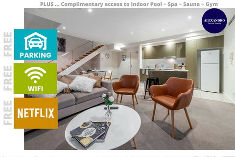 3 BDR Stylish City Retreat // Close To All And Everything In Canberra - Palm Beach Accommodation 0