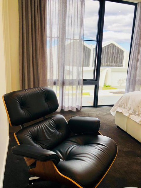 3 Bedroom Executive Luxury Beachside Townhouse - Palm Beach Accommodation 3
