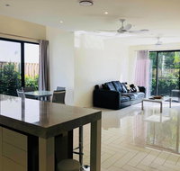 3 Bedroom Executive Luxury Beachside Townhouse - Palm Beach Accommodation