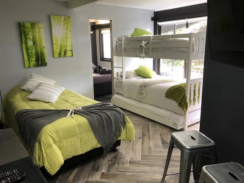 51 Beachcomber Avenue Brahmini Lodge - Palm Beach Accommodation 1