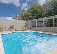 516 'Oaks Pacific Blue' 265 Sandy Point Road- private pool aircon WIFI - Palm Beach Accommodation