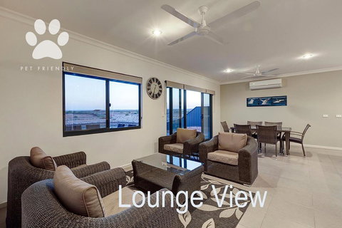 6 Corella Court - PRIVATE JETTY & POOL - Palm Beach Accommodation 2