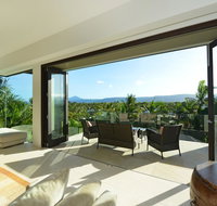 61 Murphy Street - Luxury Holiday Home - Palm Beach Accommodation