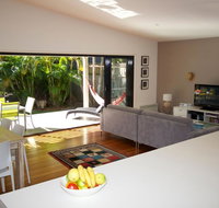 LIZZIE - Palm Beach Accommodation
