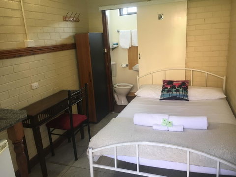 A Railway Lodge - Palm Beach Accommodation 3