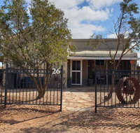 A real bush retreat. Kangas Emus  Starry Skies. - Palm Beach Accommodation