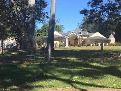 A Very French House - Palm Beach Accommodation 0