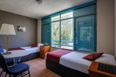 AAA Airport Albion Manor Apartments And Motel - Palm Beach Accommodation 1