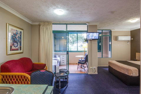 AAA Airport Albion Manor Apartments And Motel - Palm Beach Accommodation 3