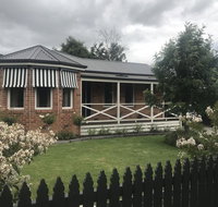 Acacia House - Central Healesville - Yarra Valley - Palm Beach Accommodation