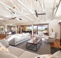 Acqua Vista - water view fireplace walk to beach - Palm Beach Accommodation