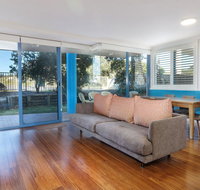 Across the road from the beach - Palm Beach Accommodation