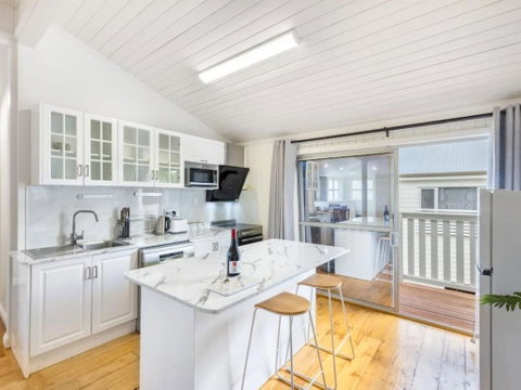 Family Friendly Cozy 4BR House At Annerley - Palm Beach Accommodation 0