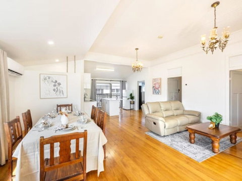 Family Friendly Cozy 4BR House At Annerley - Palm Beach Accommodation 2