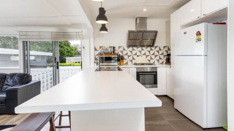 Family Home With Pool And Guest House - Palm Beach Accommodation 1
