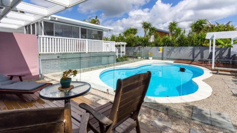 Family Home With Pool And Guest House - Palm Beach Accommodation 0