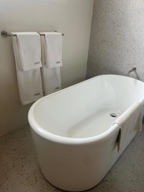 FERN - Palm Beach Accommodation 3